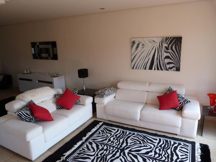 Вилла Luxurious Townhouse With Sea Views Манилва Экстерьер фото